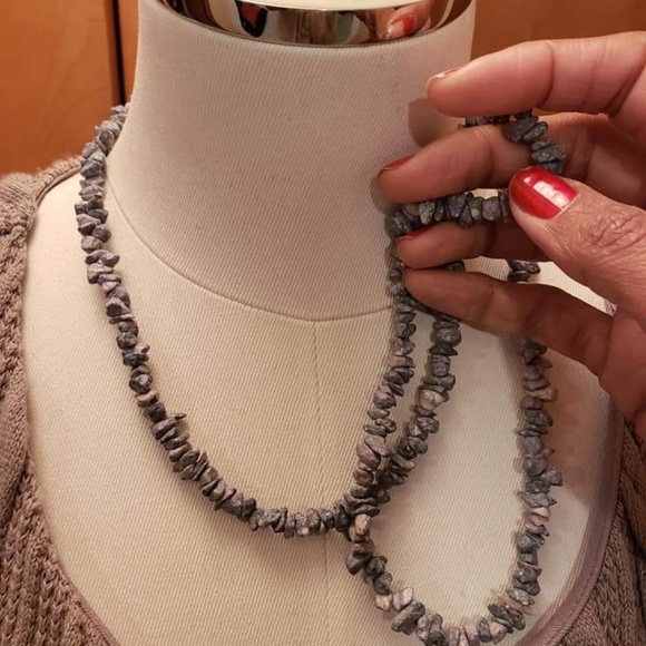 🎯Shades of gray stone necklace. - Picture 3 of 3
